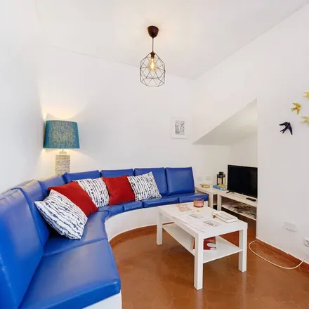 Rent this 3 bed apartment on Jardim da Serra da Luz in Pontinha, Portugal