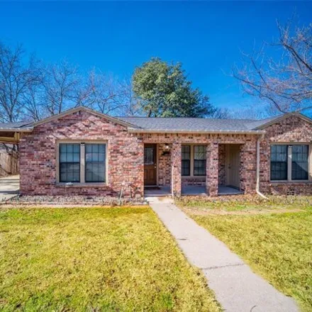 Buy this 3 bed house on 754 South Brazos Street in Weatherford, TX 76086