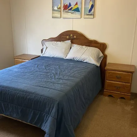 Rent this 2 bed house on Steinhatchee in FL, 32359