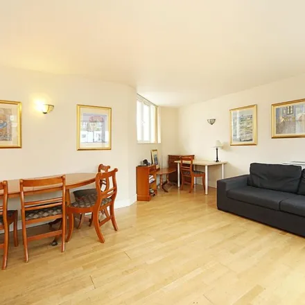Rent this 3 bed apartment on Marathon House in 200 Marylebone Road, London