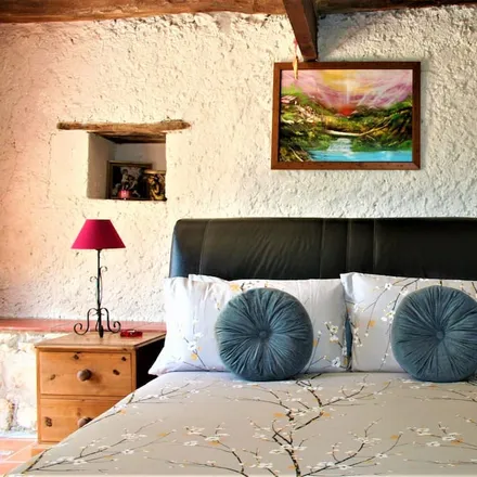 Rent this 2 bed townhouse on 24320 Saint-Paul-Lizonne