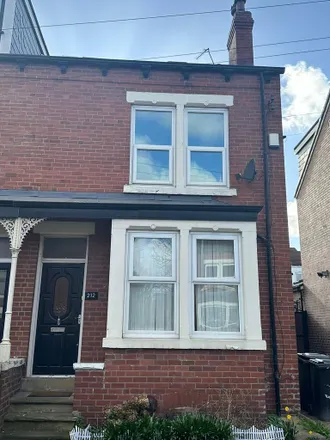 Rent this 4 bed duplex on Back Dalton Road in Leeds, LS11 7NF