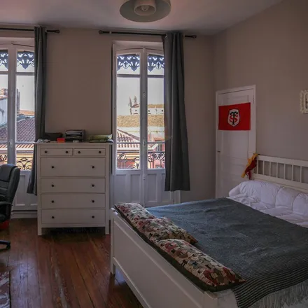Rent this 5 bed apartment on 8 Place de l’Echauguette in 78570 Chanteloup-les-Vignes, France