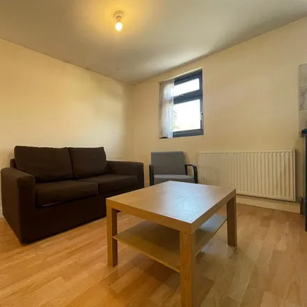 Rent this 2 bed apartment on Blackberry Farm Close in London, TW5 9EH