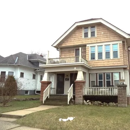 Buy this studio house on Center Street in West Bend, WI 53096