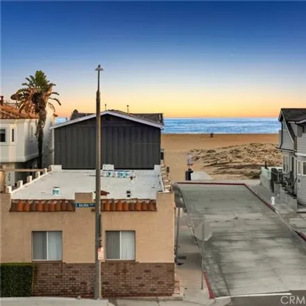 Buy this 4 bed house on 200 in 200 1/2 East Balboa Boulevard, Newport Beach