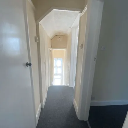 Image 4 - Oak Tree Dell, London, NW9 0AB, United Kingdom - Apartment for rent