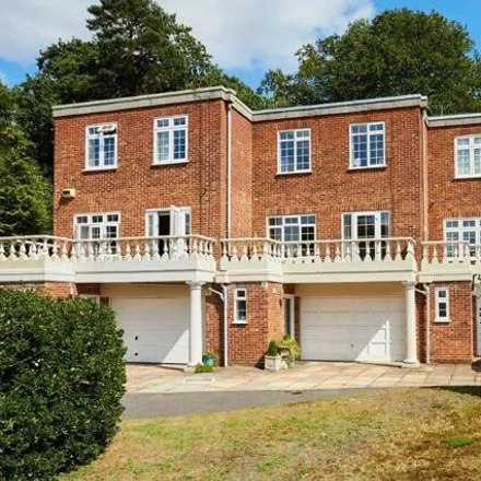 Rent this 3 bed townhouse on Carlton Crescent in Royal Tunbridge Wells, TN1 2JR