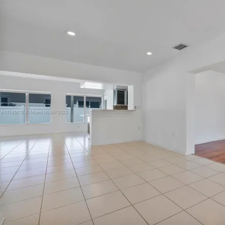 Image 5 - 440 East Dilido Drive, Miami Beach, FL 33139, USA - House for sale