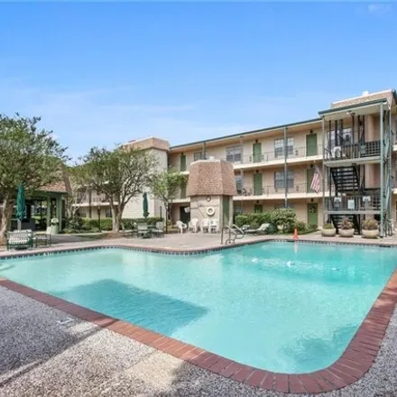 Rent this 2 bed condo on 2704 Whitney Place in Bonnabel Place, Metairie