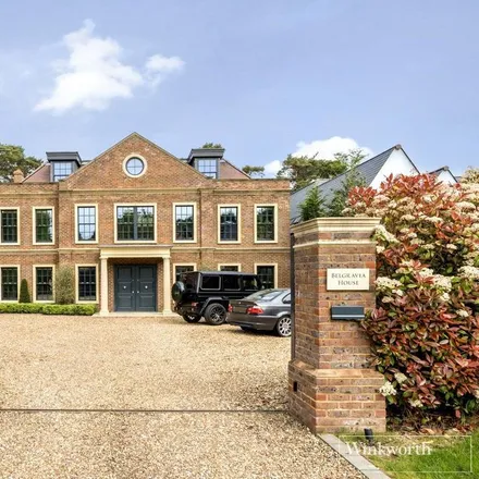 Rent this 7 bed house on Heather Drive in Sunningdale, SL5 0HS