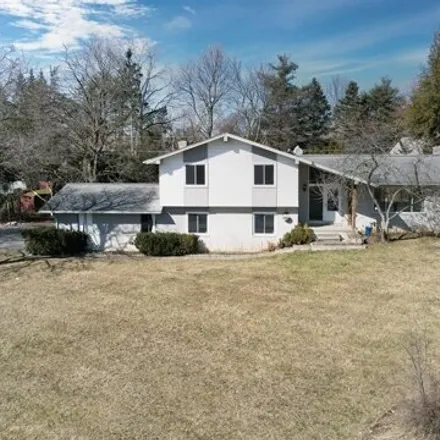 Image 2 - 729 Foxhall Road, Bloomfield Township, MI 48304, USA - House for rent