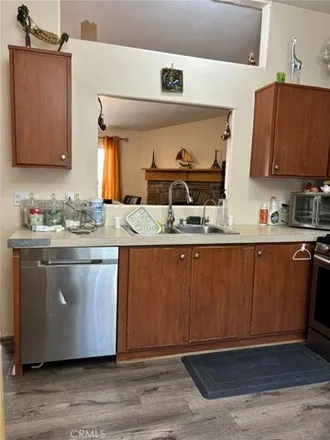 Image 8 - 741 Riverside Avenue, Sugarloaf, San Bernardino County, CA 92314, USA - Apartment for sale