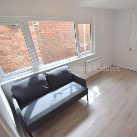 Rent this 1 bed apartment on Navara Lodge in Oxford Road, Reading