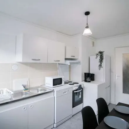 Rent this 4 bed apartment on 157 Rue Alexis Perroncel in 69100 Villeurbanne, France