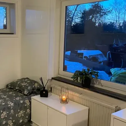 Rent this 1 bed room on Gymnasievägen 34 in 141 38 Huddinge, Sweden