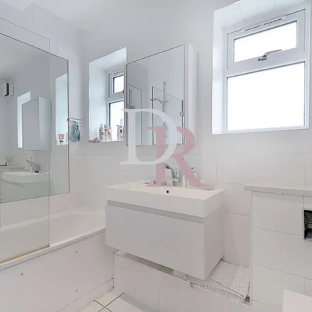 Image 3 - Lyncroft Gardens, Finchley Road, London, NW3 7AD, United Kingdom - Apartment for rent