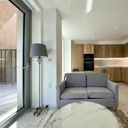 Image 5 - 126 Cavell Street, London, E1 2EE, United Kingdom - Apartment for sale