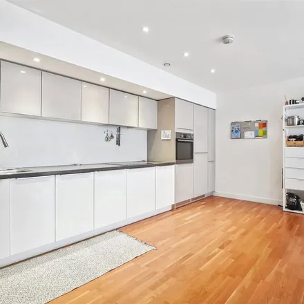Rent this 3 bed apartment on Bathurst Square in London, N15 4FU