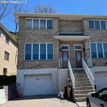 Rent this 3 bed condo on 520 B Glen Avenue in Palisades Park, NJ 07650