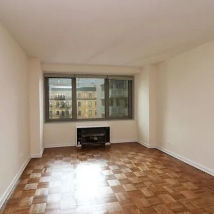 Image 6 - 424 East 82nd Street, New York, NY 10028, USA - Condo for rent