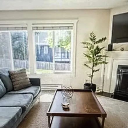 Rent this 2 bed apartment on Kirkland