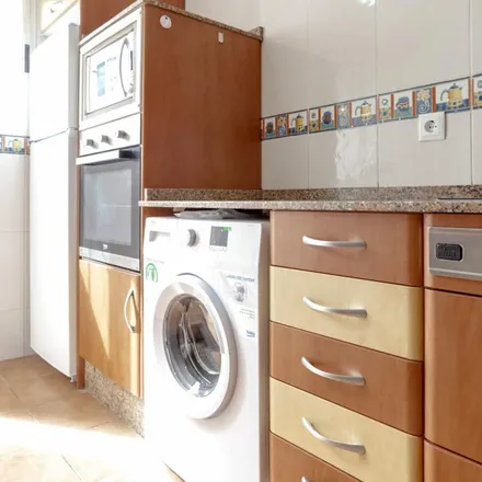 Rent this 6 bed apartment on Carrer del Marqués de Zenete in 13, 46007 Valencia