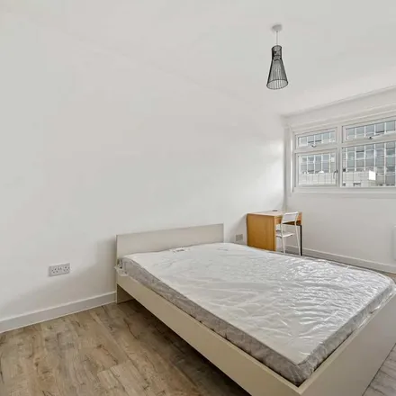 Image 6 - Elmington Road, London, SE5 7HL, United Kingdom - Apartment for rent