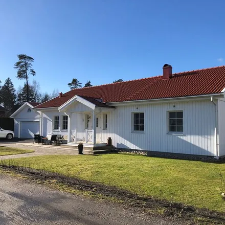 Rent this 5 bed apartment on Torsbyvägen in 442 53 Kärna, Sweden
