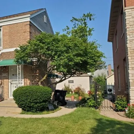 Buy this 2 bed house on 6749 Hamlin Avenue in Lincolnwood, Niles Township