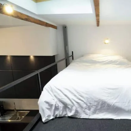 Rent this 1 bed house on Parvis du Tribunal de Paris in 75017 Paris, France