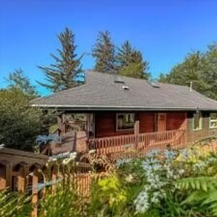 Buy this 2 bed house on Robinson Road in Humboldt County, CA 85555