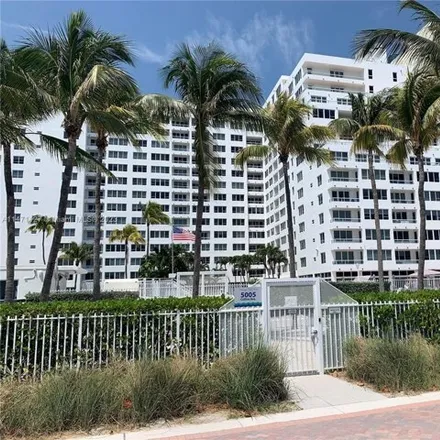 Image 1 - Carriage Club North, 5005 Collins Avenue, Miami Beach, FL 33140, USA - Condo for rent