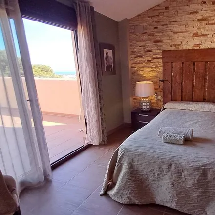 Rent this 4 bed house on 03710 Calp