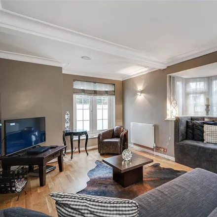 Rent this 3 bed townhouse on Cambisgate in London, SW19 5AL