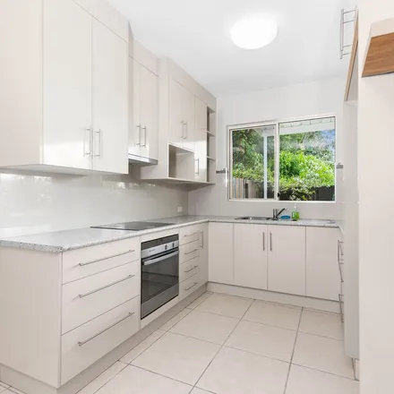 Rent this 3 bed townhouse on 15-19 Thomas Street in Cairns North QLD 4870, Australia