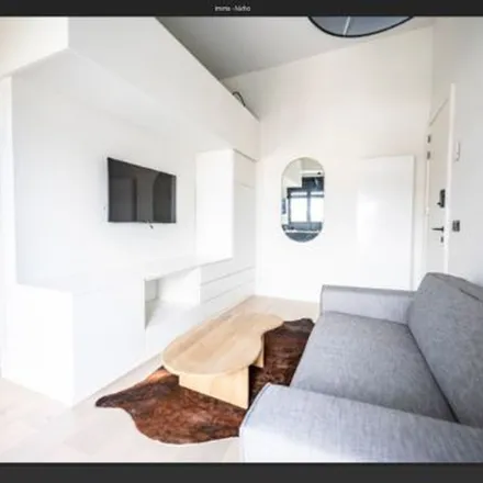 Rent this 1 bed apartment on Avenue Prekelinden - Prekelindenlaan 124 in 1200 Woluwe-Saint-Lambert - Sint-Lambrechts-Woluwe, Belgium