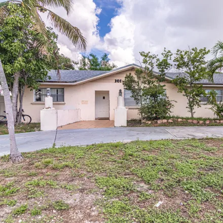 Buy this 3 bed house on 301 Southwest 13th Avenue in Boynton Beach, FL 33435