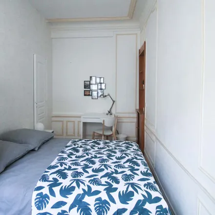 Image 3 - 207 Rue du Faubourg Saint-Denis, 75010 Paris, France - Room for rent