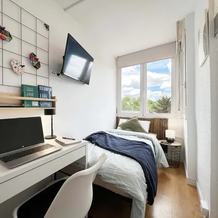 Rent this 5 bed room on Carretera de Carabanchel a Aravaca in 28024 Madrid, Spain