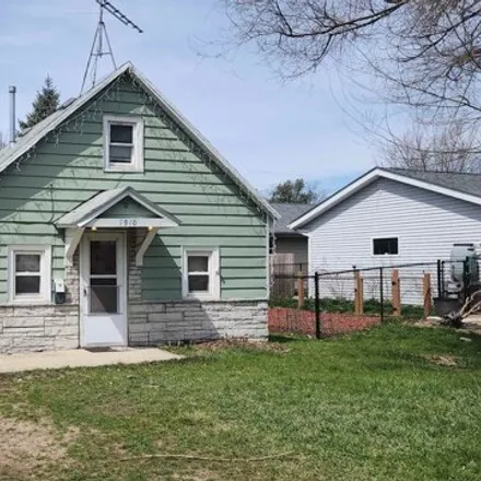 Buy this 2 bed house on 1916 South Osborne Avenue in Janesville, WI 53546