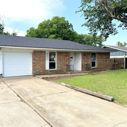 Buy this 3 bed house on 507 Southridge Ct in Arlington, Texas