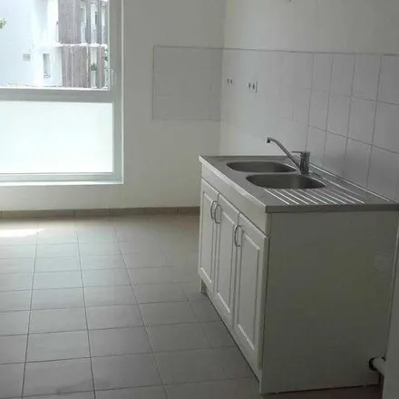 Rent this 4 bed apartment on N 425 in 62223 Sainte-Catherine, France
