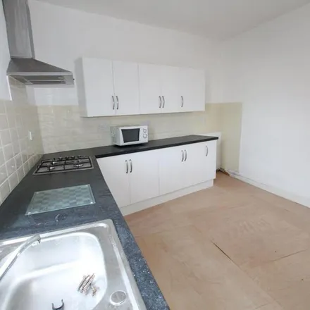 Rent this 5 bed apartment on Western Boulevard in Leicester, LE3 5NH