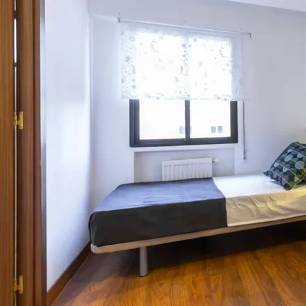 Rent this 1 bed room on Hospital Nuevo Belén in Calle de José Silva, 28016 Madrid