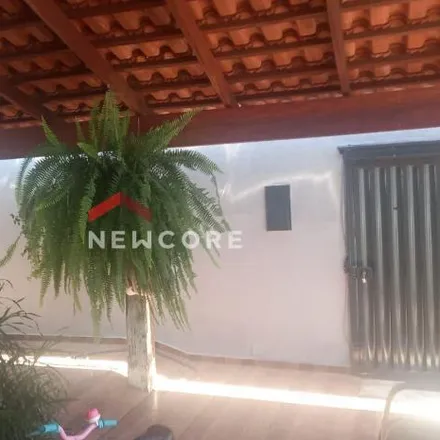 Buy this 5 bed house on Rua Jacarepaguá in Chácaras Tubalina e Quartel, Uberlândia - MG