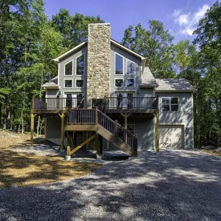Buy this 5 bed house on 564 Firelight Lane in Masthope Rapids, Pike County
