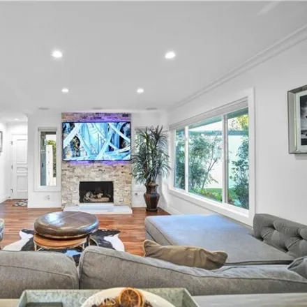Image 3 - 219 Albert Place, Thurin, Costa Mesa, CA 92627, USA - House for sale