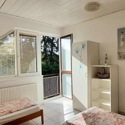 Rent this 4 bed apartment on Zamárdi in Balaton utca, 8621