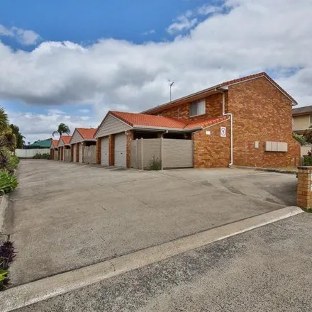 Rent this 2 bed townhouse on Cortess Street in Kearneys Spring QLD 4250, Australia
